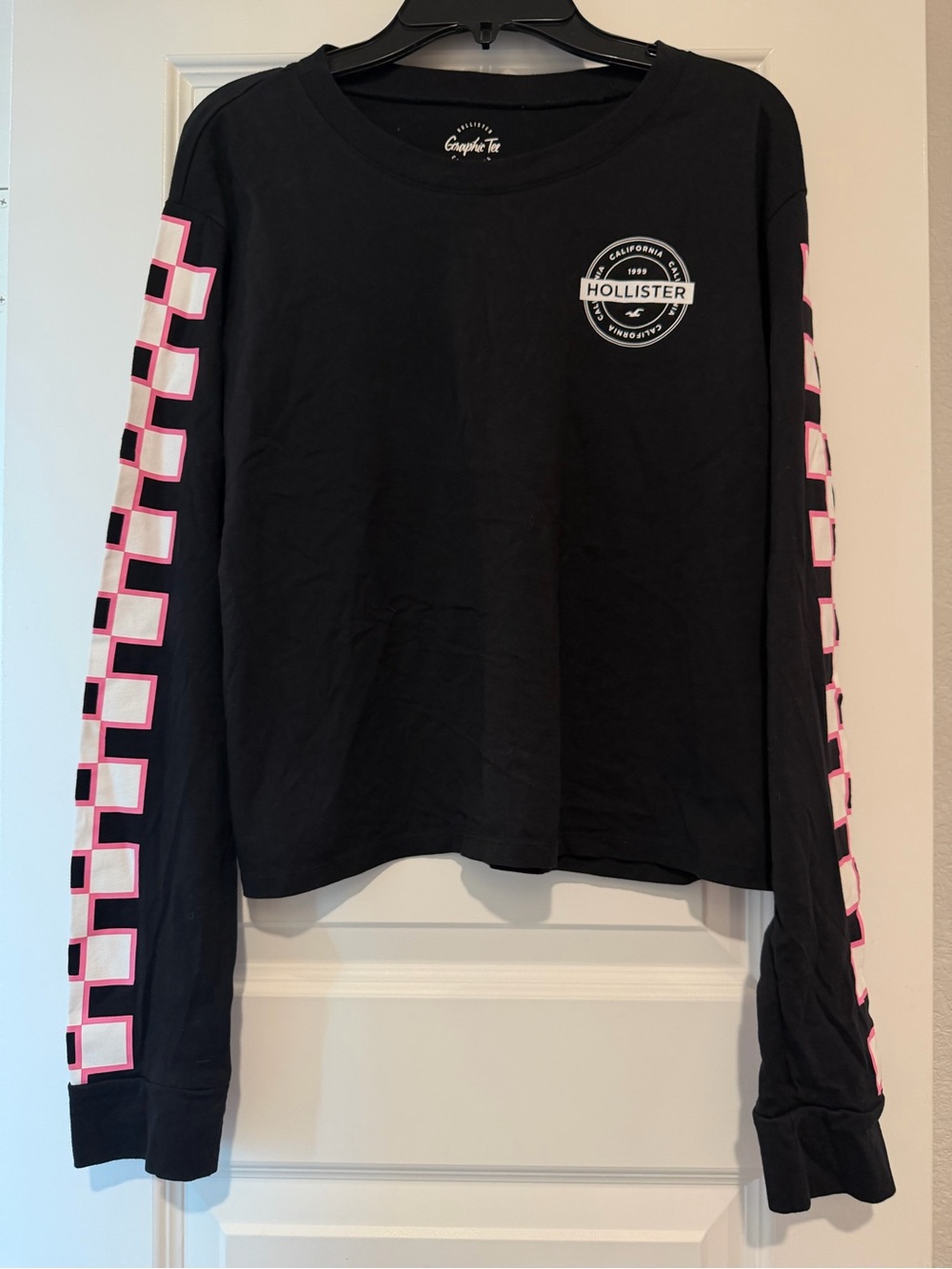 Hollister Black Long-Sleeve Graphic Tee with Pink & White Checkered Sleeves